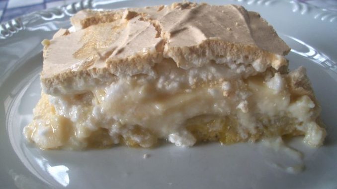 Torta de banana creme e suspiro irresistível Receitas Fáceis e